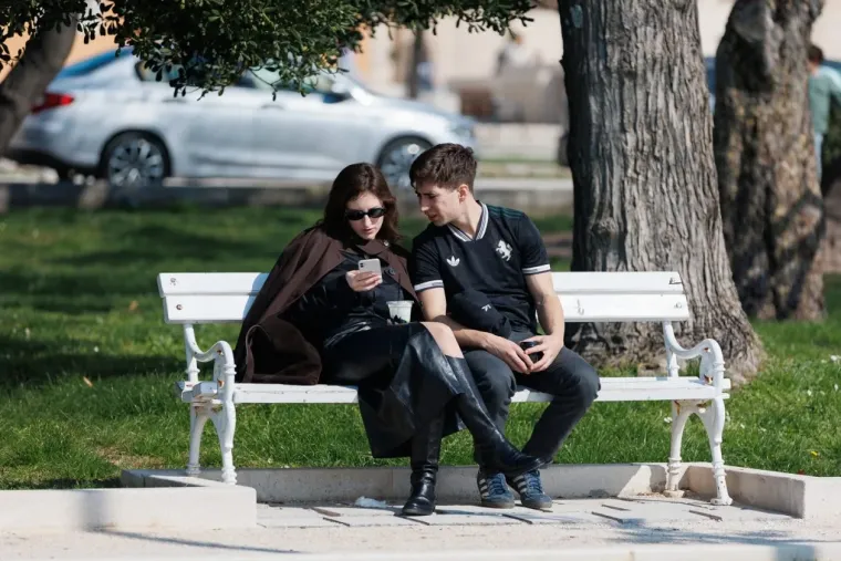 Sunčano vrijeme, kava i lijepe djevojke: Pogledajte tko je sve zablistao ovog vikenda u centru Zadra