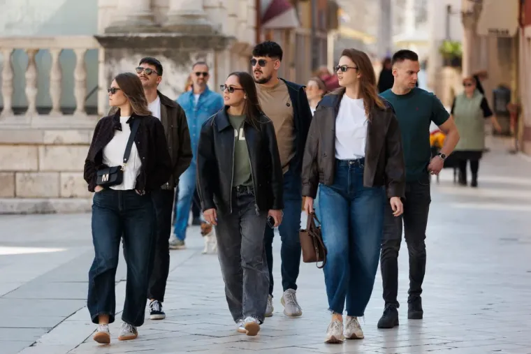 Sunčano vrijeme, kava i lijepe djevojke: Pogledajte tko je sve zablistao ovog vikenda u centru Zadra