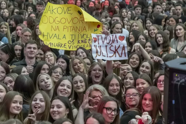 Koliko ljepotica na jednom mjestu! Legice okupirale Gradski vrt zbog Jakova Jozinovića