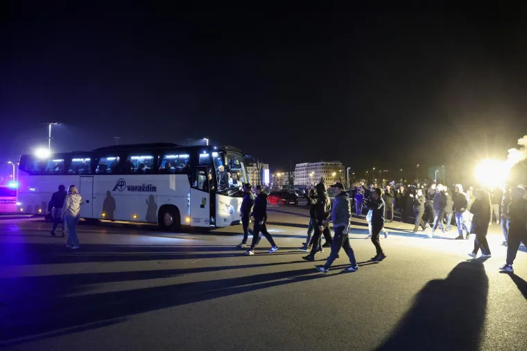 Simpatizeri Dinama dočekali igrače nakon velike pobjede na Poljudu