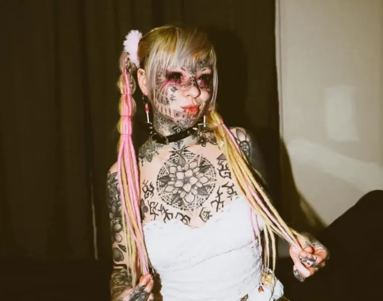 Tetovaže od glave do pete, pa čak i na jeziku: Evo kako je izgledala prije, bila je ba&scaron; slatka