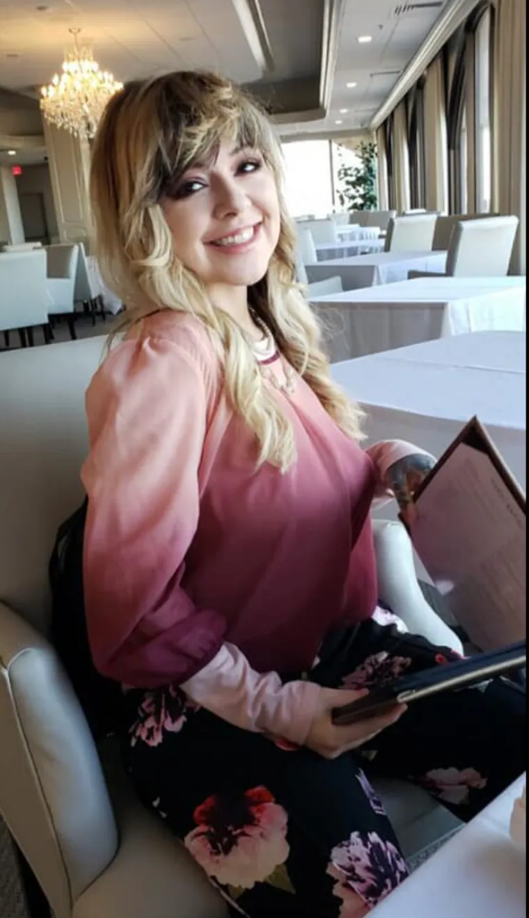 Tetovaže od glave do pete, pa čak i na jeziku: Evo kako je izgledala prije, bila je ba&scaron; slatka