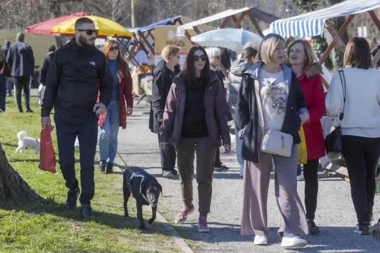Legica za kojom su se svi okretali: Brineta s dugim nogama zasjala na sajmu u Osijeku