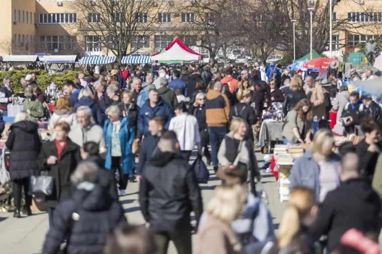 Legica za kojom su se svi okretali: Brineta s dugim nogama zasjala na sajmu u Osijeku