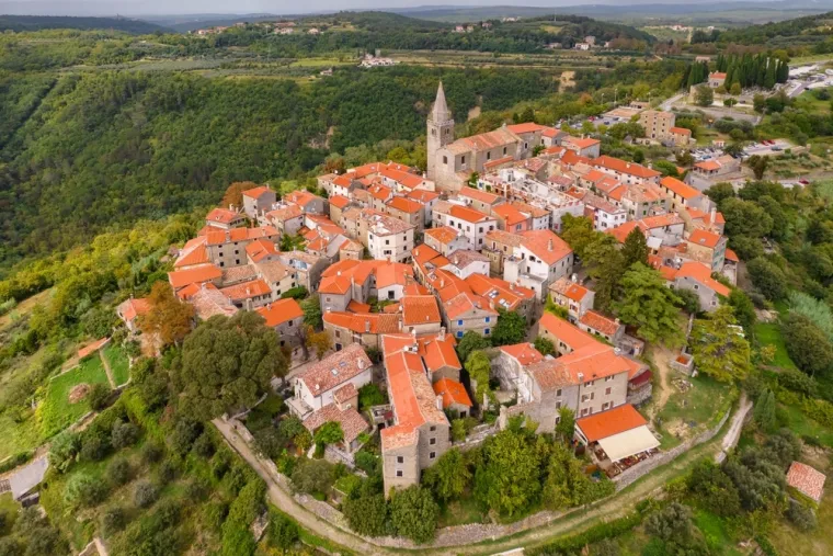 Svjetski mediji izdvojili 31 najljep&scaron;e mjesto na vrhovima brda: Na popisu i dva hrvatska