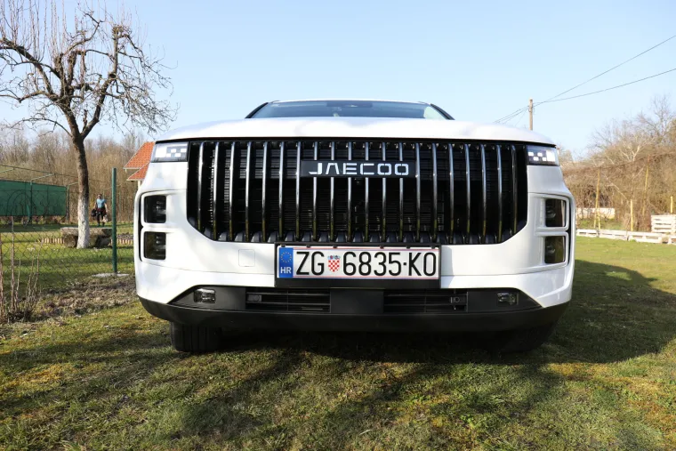 Jedan jako ozbiljan SUV: Snažan, udoban i predivan, a potro&scaron;nja? Zaboravite kad ste točili