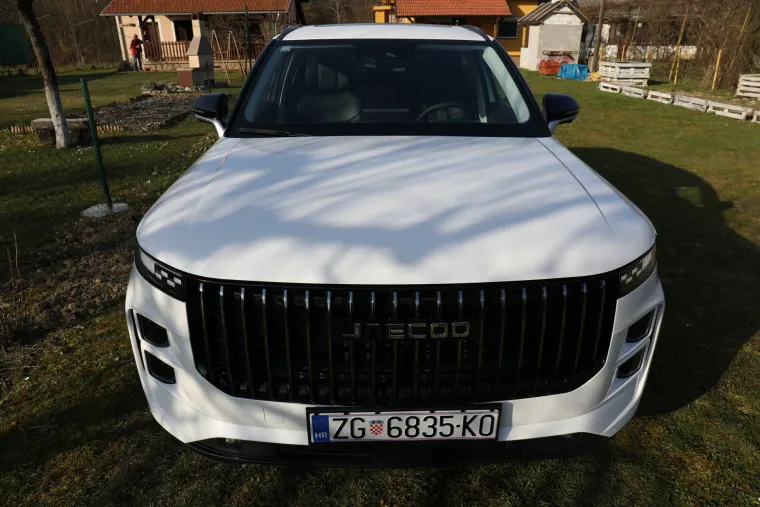 Jedan jako ozbiljan SUV: Snažan, udoban i predivan, a potro&scaron;nja? Zaboravite kad ste točili