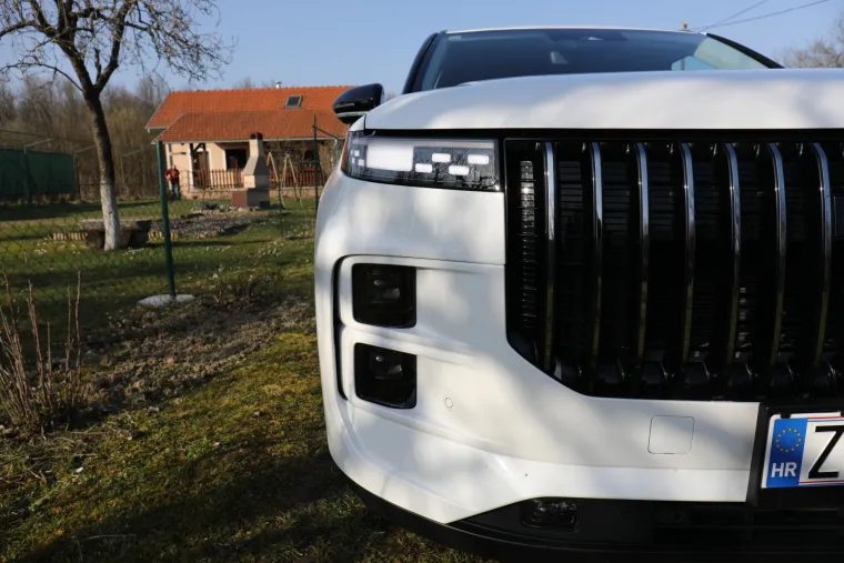 Jedan jako ozbiljan SUV: Snažan, udoban i predivan, a potro&scaron;nja? Zaboravite kad ste točili