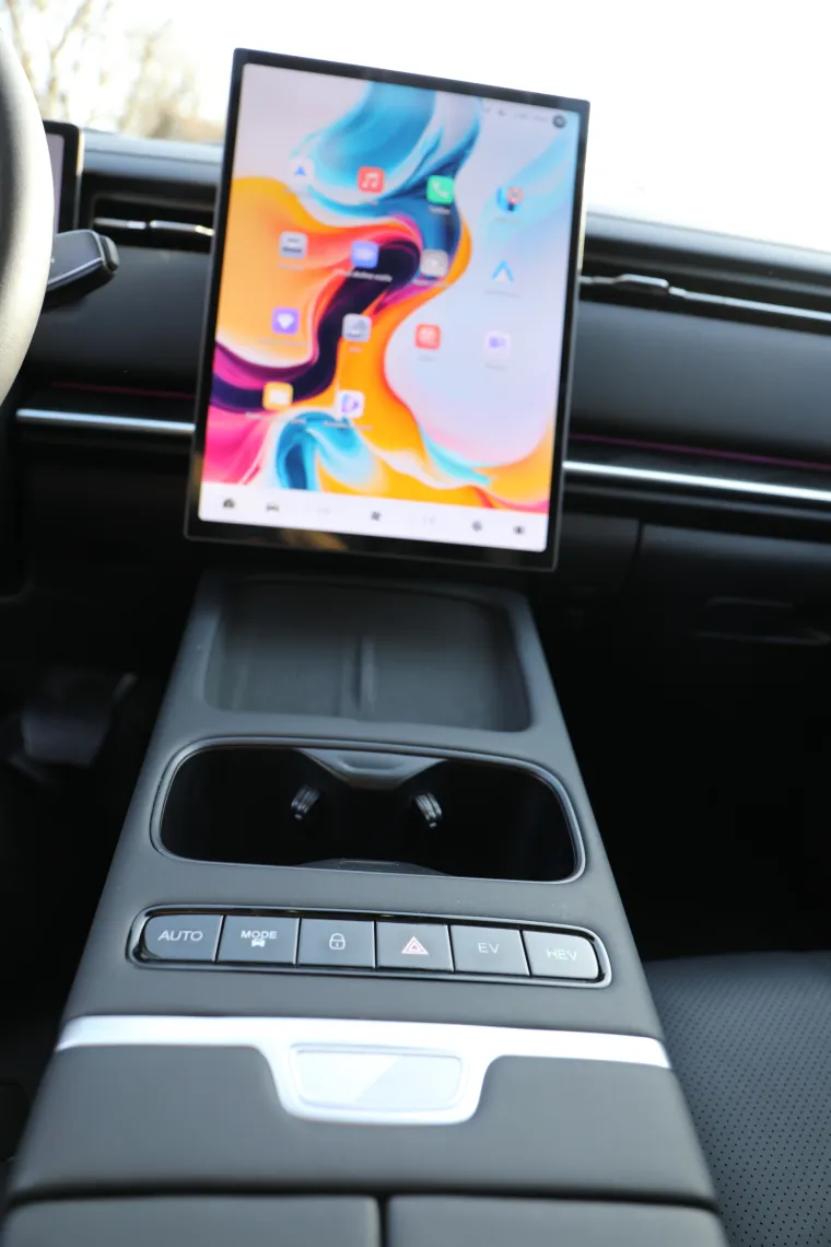 Jedan jako ozbiljan SUV: Snažan, udoban i predivan, a potro&scaron;nja? Zaboravite kad ste točili