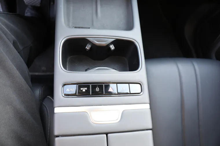 Jedan jako ozbiljan SUV: Snažan, udoban i predivan, a potro&scaron;nja? Zaboravite kad ste točili