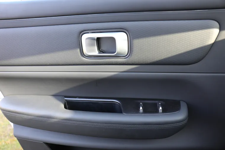 Jedan jako ozbiljan SUV: Snažan, udoban i predivan, a potro&scaron;nja? Zaboravite kad ste točili