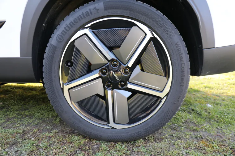 Jedan jako ozbiljan SUV: Snažan, udoban i predivan, a potro&scaron;nja? Zaboravite kad ste točili