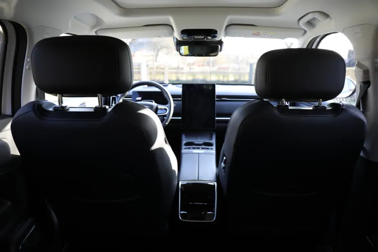 Jedan jako ozbiljan SUV: Snažan, udoban i predivan, a potro&scaron;nja? Zaboravite kad ste točili