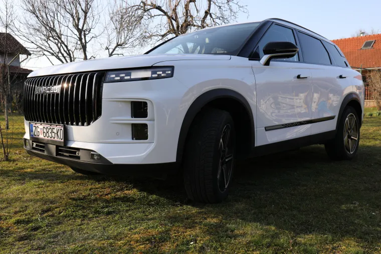 Jedan jako ozbiljan SUV: Snažan, udoban i predivan, a potro&scaron;nja? Zaboravite kad ste točili