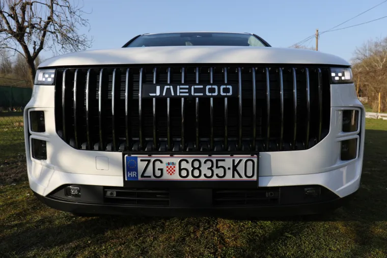 Jedan jako ozbiljan SUV: Snažan, udoban i predivan, a potro&scaron;nja? Zaboravite kad ste točili