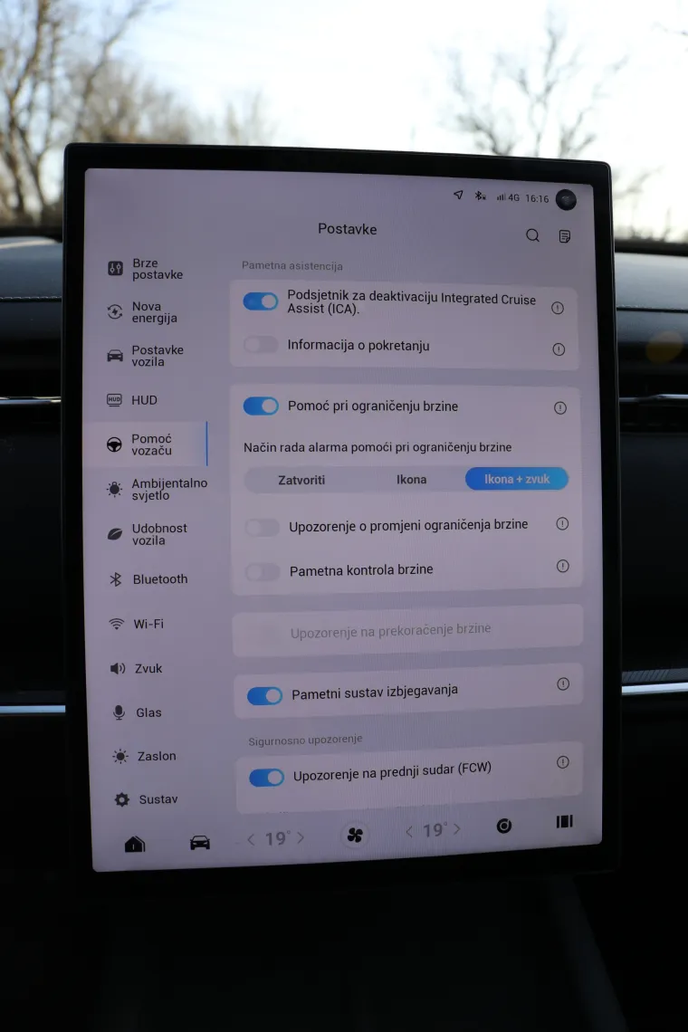 Jedan jako ozbiljan SUV: Snažan, udoban i predivan, a potro&scaron;nja? Zaboravite kad ste točili