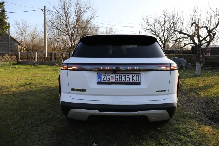 Jedan jako ozbiljan SUV: Snažan, udoban i predivan, a potro&scaron;nja? Zaboravite kad ste točili