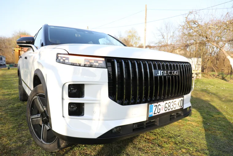 Jedan jako ozbiljan SUV: Snažan, udoban i predivan, a potro&scaron;nja? Zaboravite kad ste točili