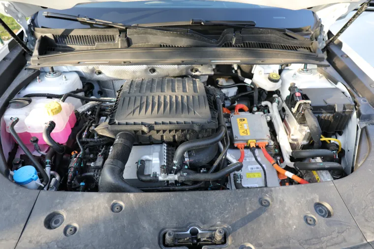 Jedan jako ozbiljan SUV: Snažan, udoban i predivan, a potro&scaron;nja? Zaboravite kad ste točili