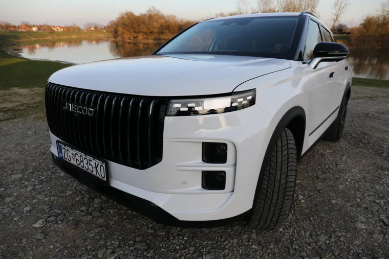 Jedan jako ozbiljan SUV: Snažan, udoban i predivan, a potro&scaron;nja? Zaboravite kad ste točili