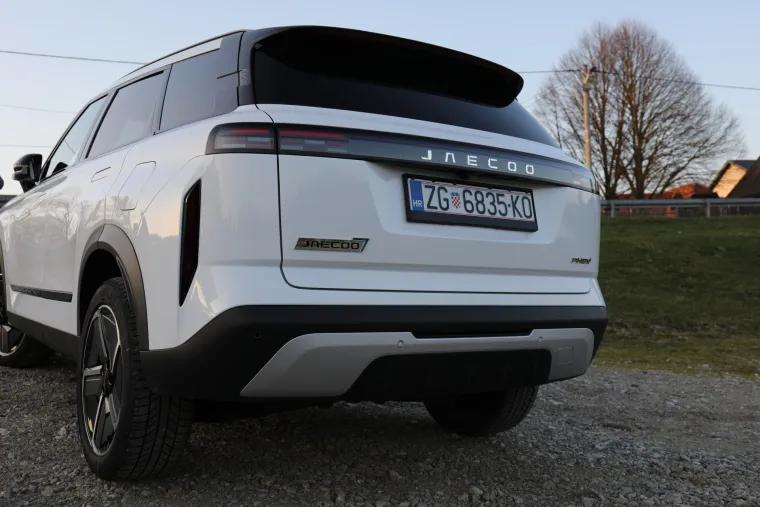 Jedan jako ozbiljan SUV: Snažan, udoban i predivan, a potro&scaron;nja? Zaboravite kad ste točili