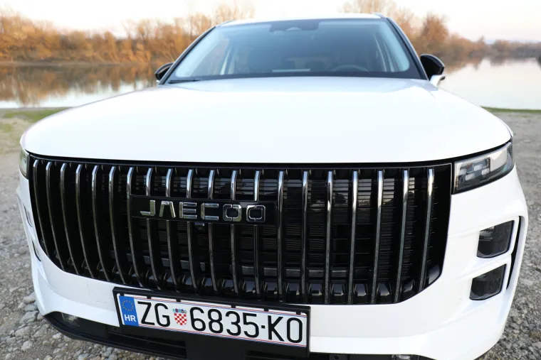 Jedan jako ozbiljan SUV: Snažan, udoban i predivan, a potro&scaron;nja? Zaboravite kad ste točili