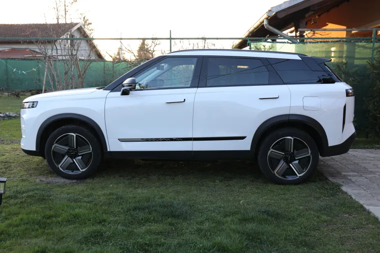 Jedan jako ozbiljan SUV: Snažan, udoban i predivan, a potro&scaron;nja? Zaboravite kad ste točili