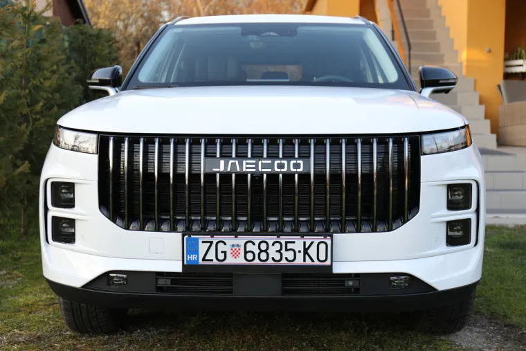 Jedan jako ozbiljan SUV: Snažan, udoban i predivan, a potro&scaron;nja? Zaboravite kad ste točili