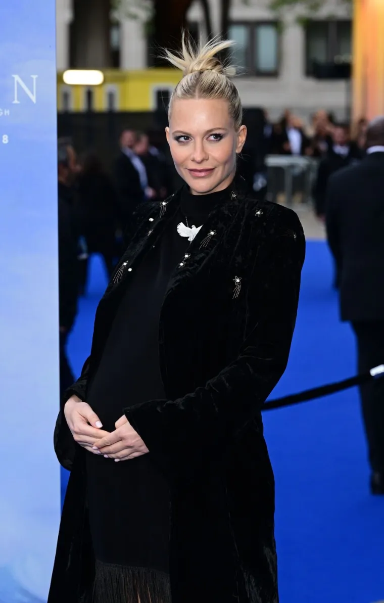 Sestra Care Delevingne nikad zgodnija: Devet mjeseci nakon poroda pokazala vitku figuru