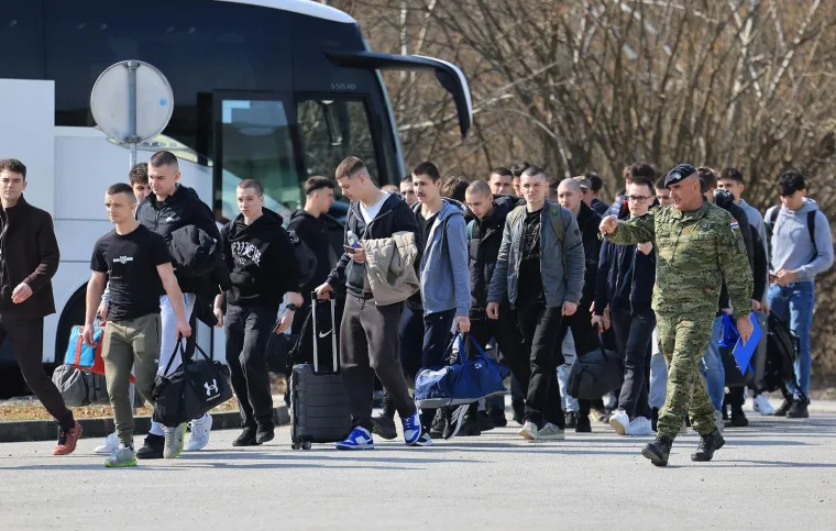 Ovi Hrvati su danas krenuli na vojni rok, pogledajte &scaron;to su dobili: 'Apsolutno su spremni!'