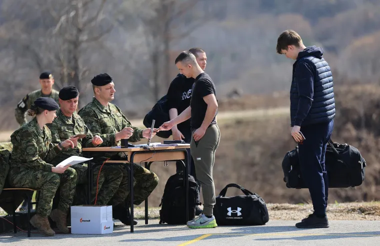 Ovi Hrvati su danas krenuli na vojni rok, pogledajte &scaron;to su dobili: 'Apsolutno su spremni!'