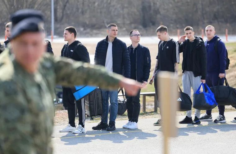 Ovi Hrvati su danas krenuli na vojni rok, pogledajte &scaron;to su dobili: 'Apsolutno su spremni!'
