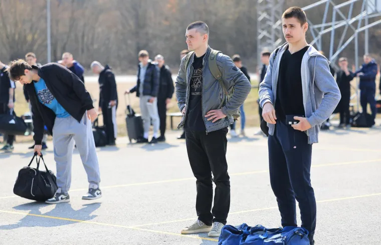 Ovi Hrvati su danas krenuli na vojni rok, pogledajte &scaron;to su dobili: 'Apsolutno su spremni!'