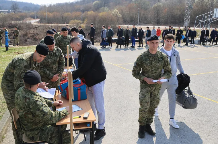Ovi Hrvati su danas krenuli na vojni rok, pogledajte &scaron;to su dobili: 'Apsolutno su spremni!'