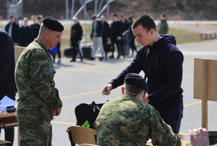 Ovi Hrvati su danas krenuli na vojni rok, pogledajte &scaron;to su dobili: 'Apsolutno su spremni!'
