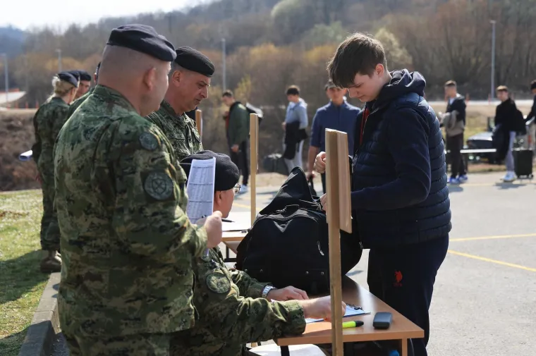 Ovi Hrvati su danas krenuli na vojni rok, pogledajte &scaron;to su dobili: 'Apsolutno su spremni!'