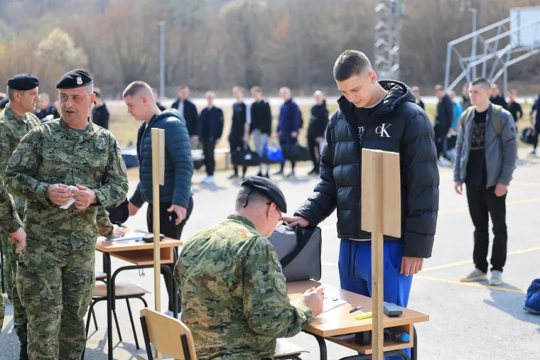 Ovi Hrvati su danas krenuli na vojni rok, pogledajte &scaron;to su dobili: 'Apsolutno su spremni!'