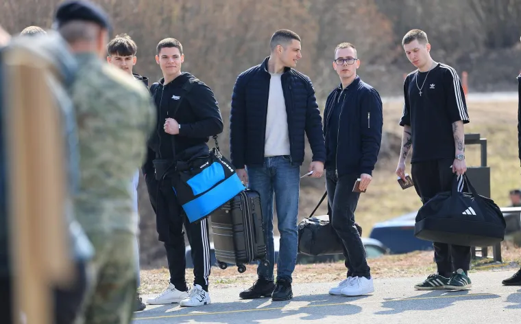 Ovi Hrvati su danas krenuli na vojni rok, pogledajte &scaron;to su dobili: 'Apsolutno su spremni!'