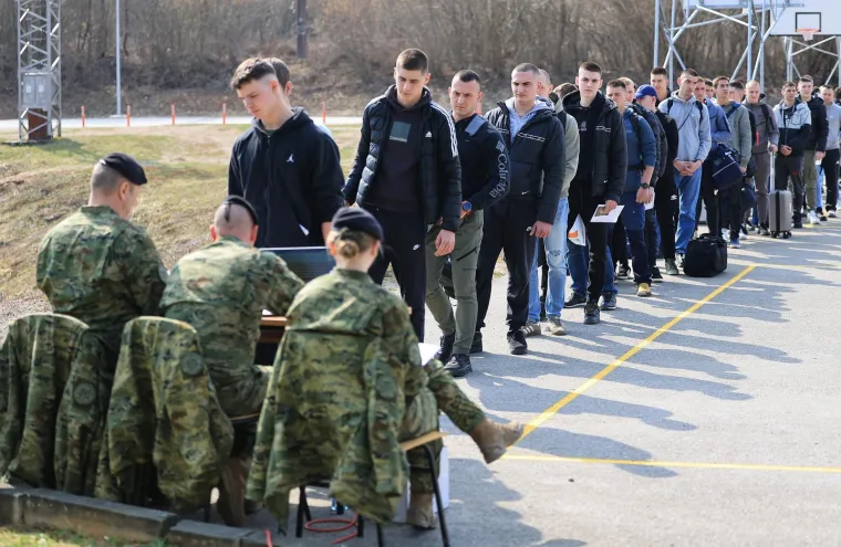 Ovi Hrvati su danas krenuli na vojni rok, pogledajte &scaron;to su dobili: 'Apsolutno su spremni!'