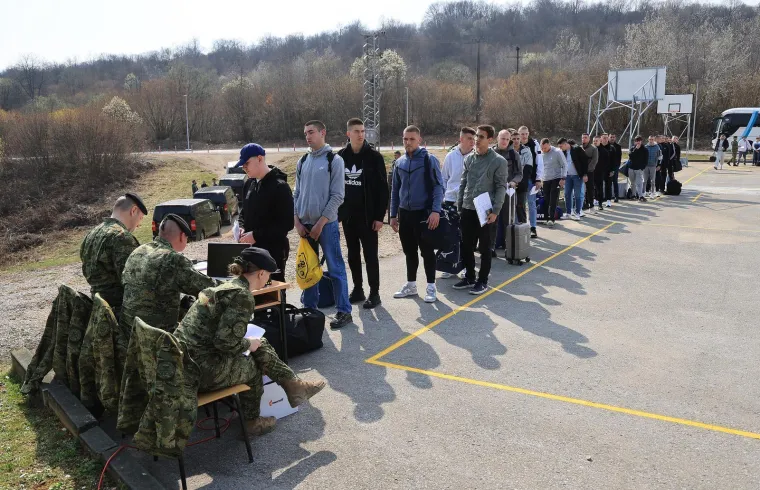 Ovi Hrvati su danas krenuli na vojni rok, pogledajte &scaron;to su dobili: 'Apsolutno su spremni!'