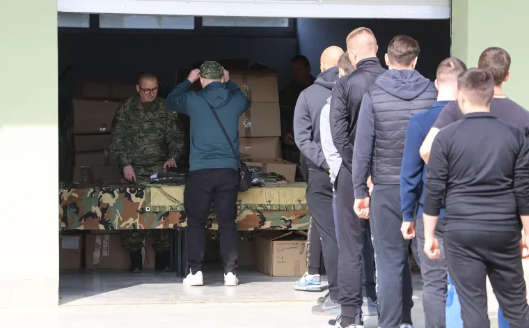 Ovi Hrvati su danas krenuli na vojni rok, pogledajte &scaron;to su dobili: 'Apsolutno su spremni!'