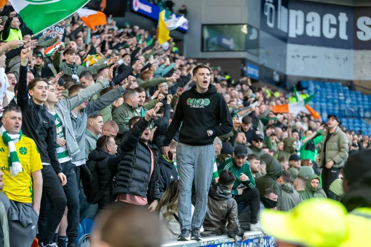 Kaos nakon derbija: Maskirani momci u plavom upali na teren, nastao je metež