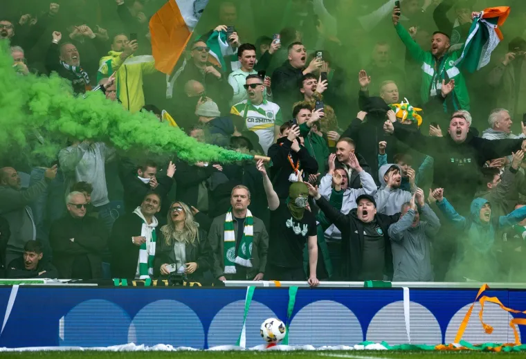 Kaos nakon derbija: Maskirani momci u plavom upali na teren, nastao je metež