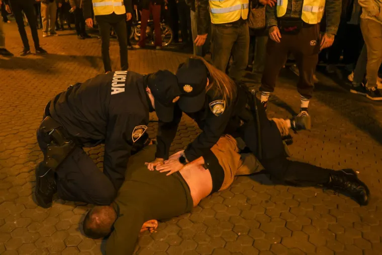 Sramotni prizori pijanog mu&scaron;karca koji je pravio nered za Dan žena: Doznajemo kakvu je kaznu dobio