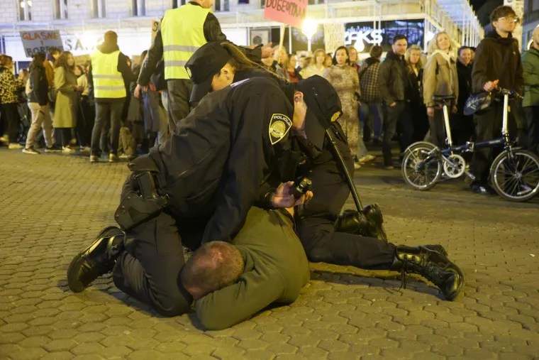 Sramotni prizori pijanog mu&scaron;karca koji je pravio nered za Dan žena: Doznajemo kakvu je kaznu dobio