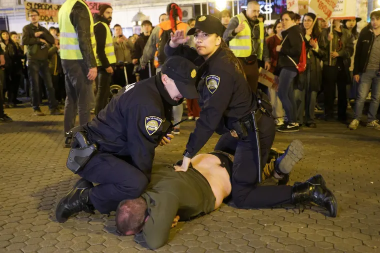 Sramotni prizori pijanog mu&scaron;karca koji je pravio nered za Dan žena: Doznajemo kakvu je kaznu dobio