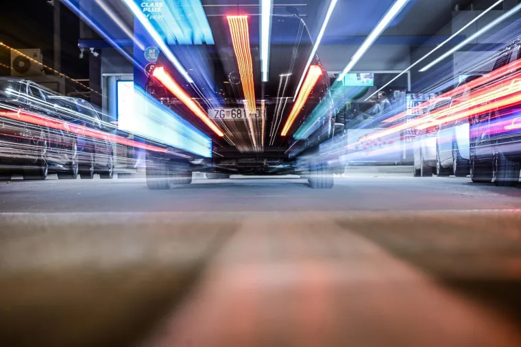 Svi na benzinsku! Neke već i presu&scaron;ile: Pogledajte gužve i navale Hrvata i Slovenaca