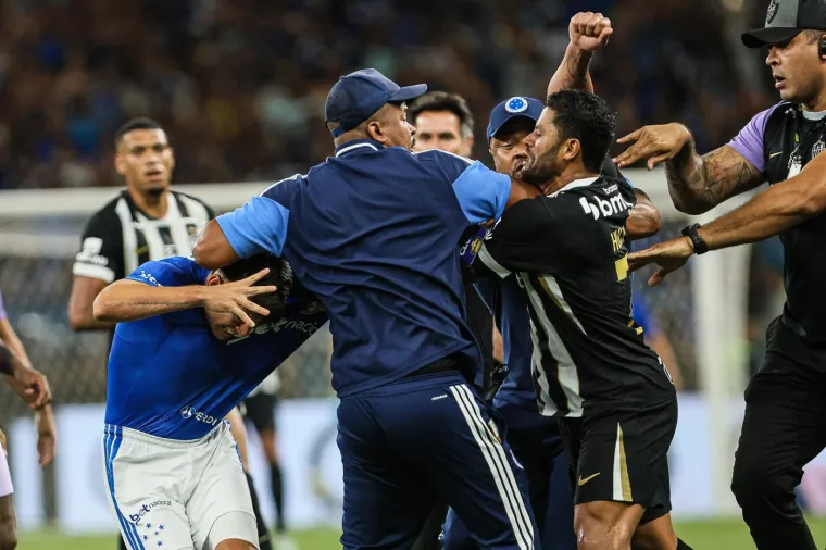 Makljaža kakvu svijet ne pamti! Pogledajte masovnu tučnjavu u Brazilu, sudac pokazao 23 crvena!