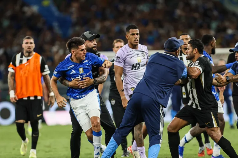 Makljaža kakvu svijet ne pamti! Pogledajte masovnu tučnjavu u Brazilu, sudac pokazao 23 crvena!