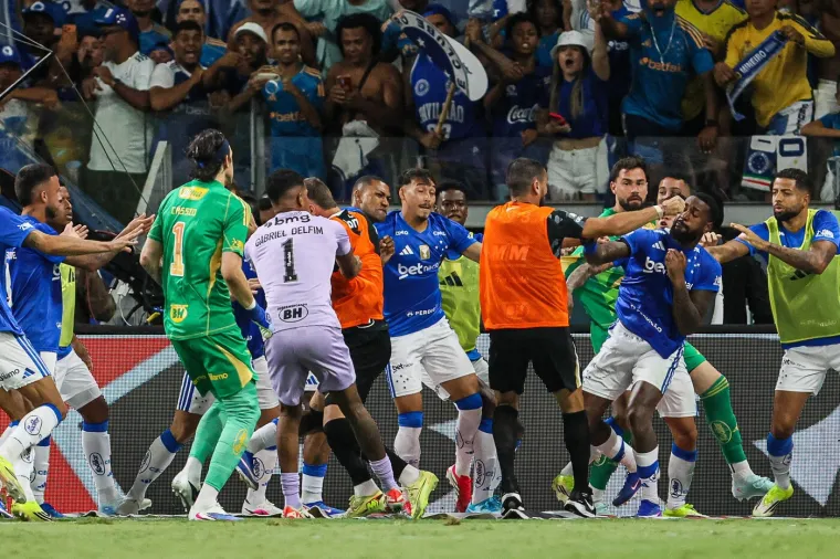 Makljaža kakvu svijet ne pamti! Pogledajte masovnu tučnjavu u Brazilu, sudac pokazao 23 crvena!